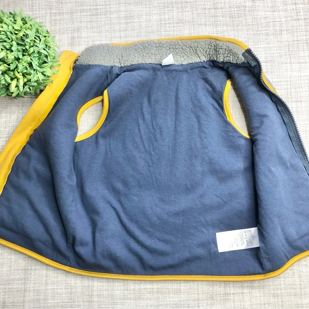 Old Navy fully lined fuzzy Sherpa fleece full zip toddler vest